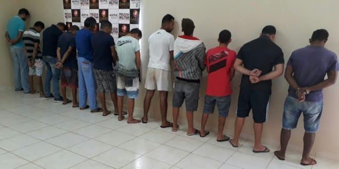 22 pessoas são presas em operação de combate ao tráfico de drogas em Taiobeiras