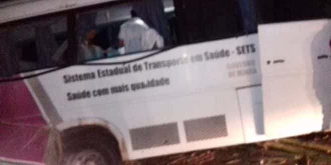 Acidente com micro-ônibus com pacientes que faziam hemodiálise deixa ao menos três mortos no Norte de Minas