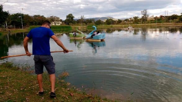 Acadêmicos fazem mutirão para limpar águas de lagoa em Montes Claros