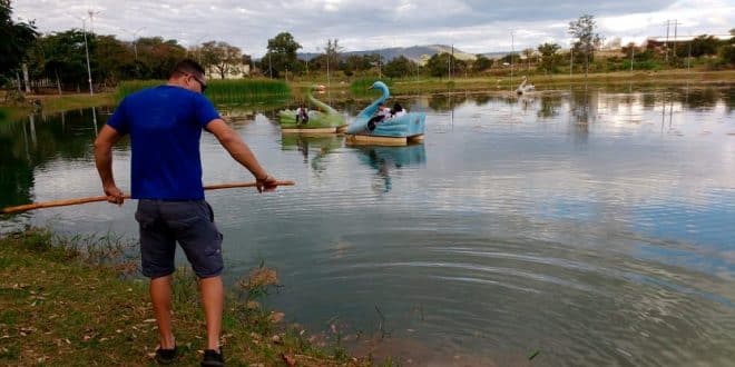 Acadêmicos fazem mutirão para limpar águas de lagoa em Montes Claros