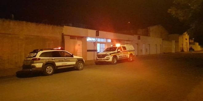 Agente penitenciário atira em travesti em no bairro Monte Alegre - Foto: Diana Maia