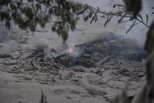 Erupção arrasou vários povoados com uma avalanche de lama e cinza incandescente