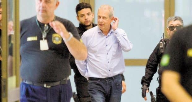 Zé Dirceu foi condenado a 30 anos de prisão e 9 meses de prisão por corrupção ativa, lavagem de dinheiro e organização criminosa e teve habeas corpus concedido
