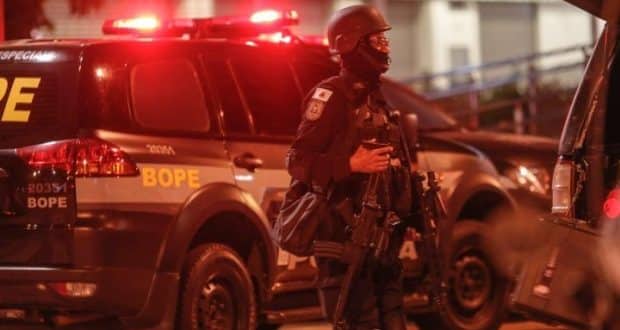 De acordo com a PM, os militares precisaram agir pois o assaltante já estava com a arma engatilhada