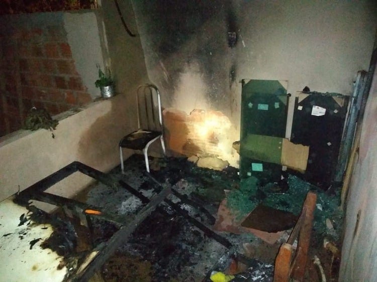 Botijão pega fogo e destrói parte de casa em Montes Claros