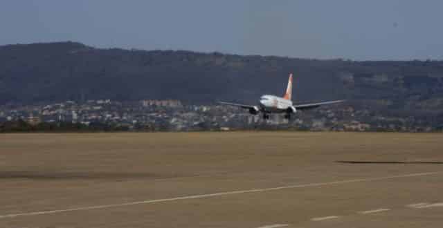 Avião aterrissa de barriga no aeroporto de Montes Claros
