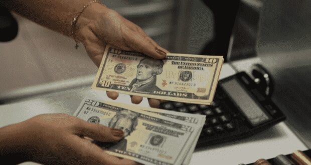 Descubra como driblar a alta do dólar para viajar ao exterior