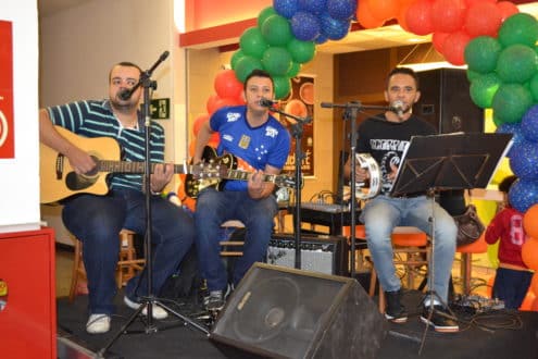 Banda Relikário é uma das atrações do dia.