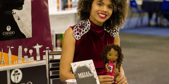 Núbia Istela, que recentemente publicou o Meias Verdades, uma coletânea de poesias. 
