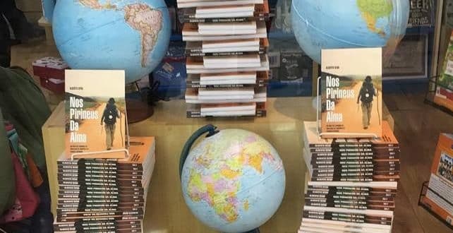 Autor de “Nos Pirineus da Alma” autografa livro em Montes Claros