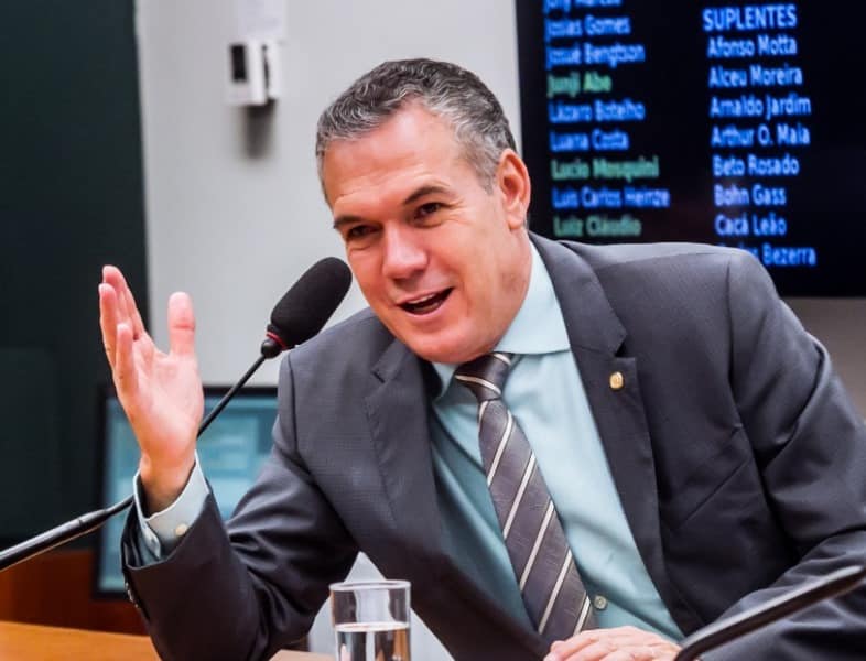 Avança na Câmara Projeto do deputado Zé Silva que restringe à importação  de leite
