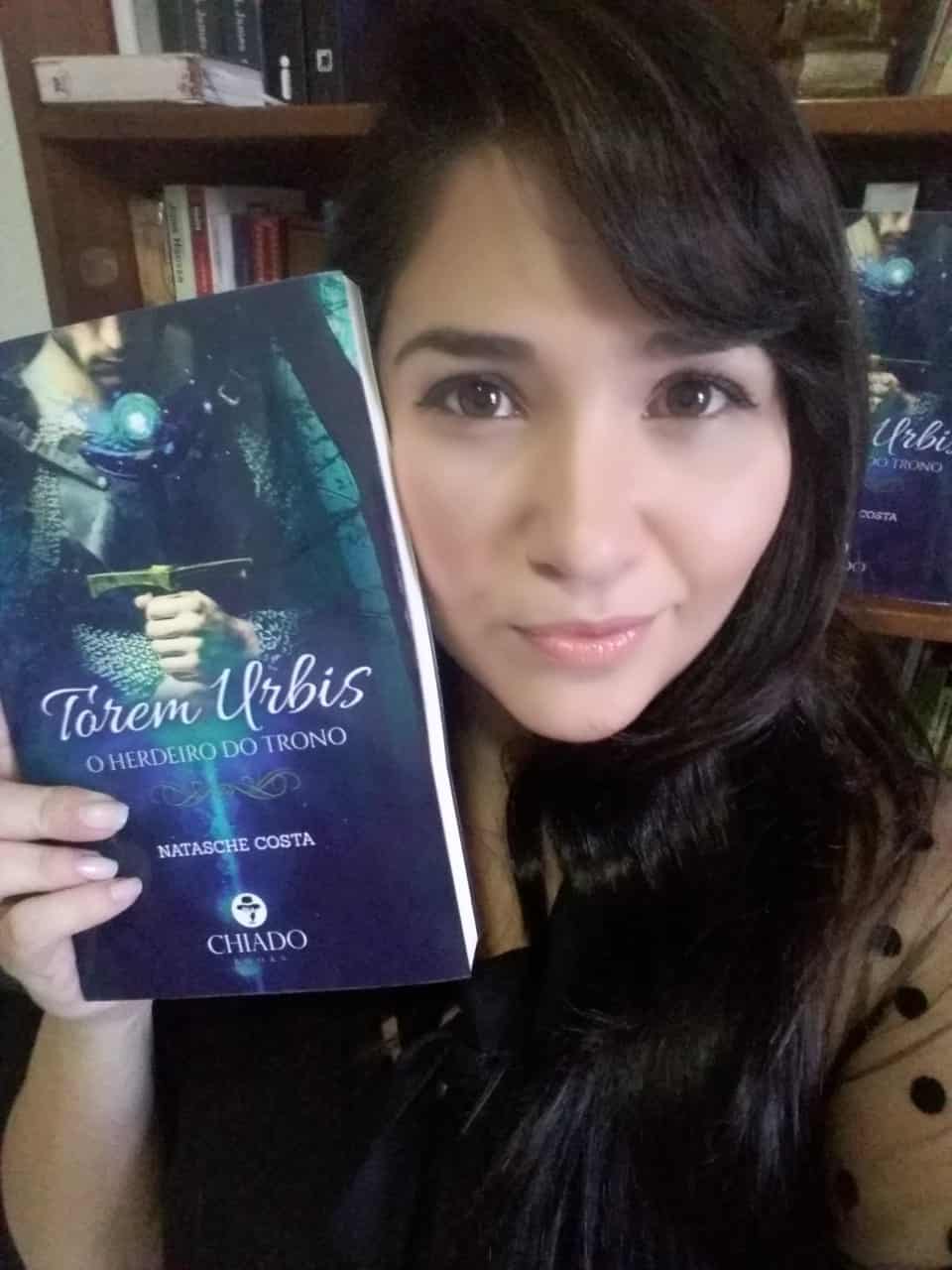 Resenha literária - Tórem Urbes: O herdeiro do trono