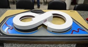 A maquete do Centro Comercial, batizado de Nonada em homenagem ao escritor Guimarães Rosa, tem o formato do símbolo do infinito, representando a eternidade e o potencial divino.