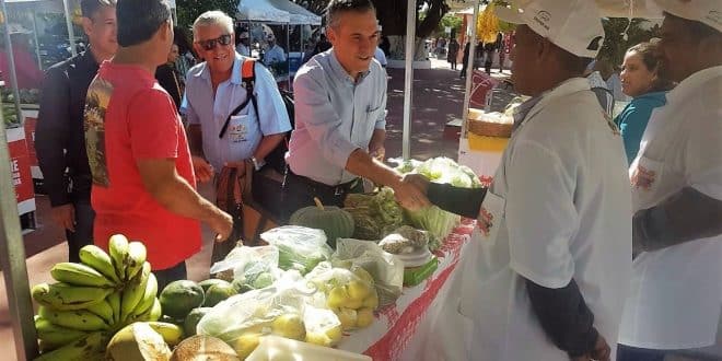 Deputado Zé Silva garante apoio para a comercialização da produção da agricultura familiar
