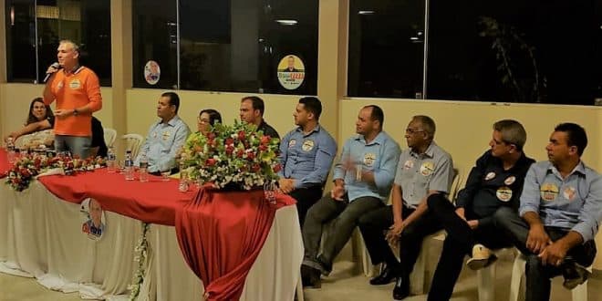 Zé Silva recebe apoio em Juramento - Foto: Jerusia Arruda