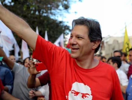 Haddad vai substituir o ex-presidente Luiz Inácio Lula da Silva, cuja candidatura foi barrada pelo Tribunal Superior Eleitoral