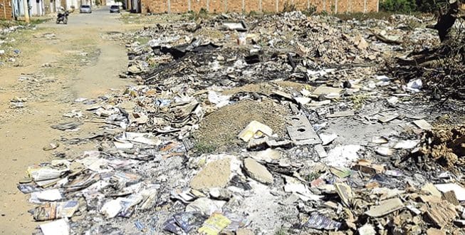 Prefeitura de Montes Claros prometeu área de lazer no bairro Esplanada e virou lixão a céu aberto