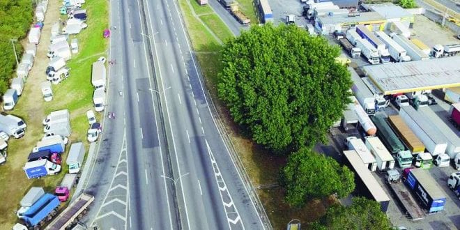 Em maio, caminhoneiros paralisaram suas atividades revindicando baixa no preço do diesel