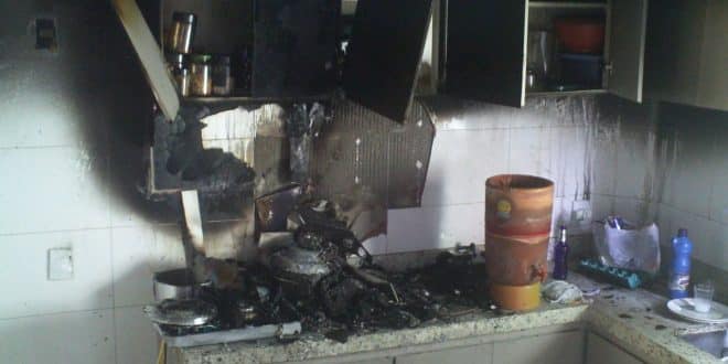 Incêndio em um apartamento no quarto andar de um edifício residencial em Montes Claros