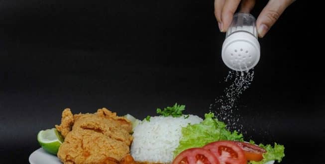 Pessoas que consomem muito sal podem estar doentes sem saber, mostra pesquisa da UFMG