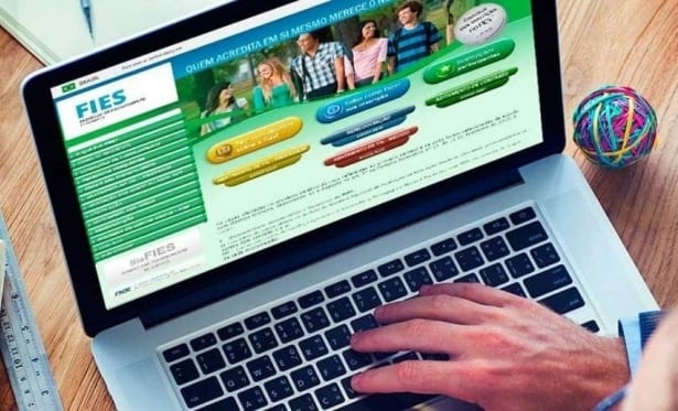Estudantes têm até sexta-feira para renovar contrato do Fies