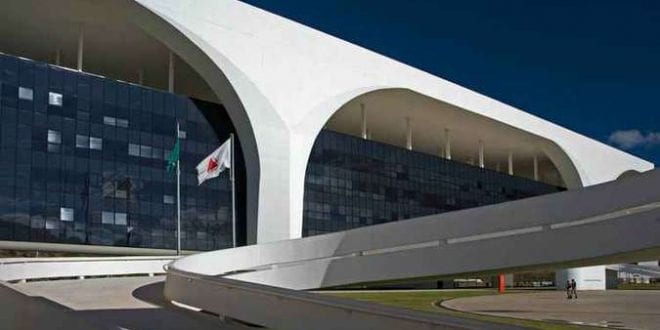 Governo de Minas Gerais não tem previsão de pagar 13º salário