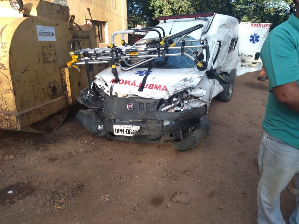 Motorista de ambulância e técnicas de enfermagem ficam feridos durante atendimento à ocorrência no Norte de Minas