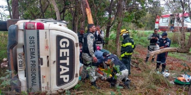Viatura do Sistema Prisional capota em Coração de Jesus