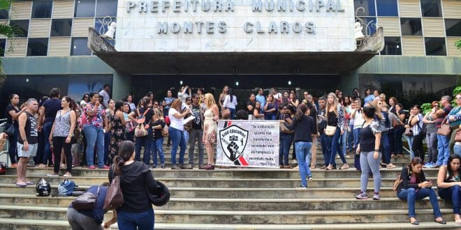 Montes Claros Manifestação de Professoras- Salário Atrasado