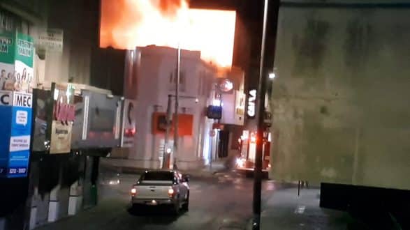 Incêndio destrói loja de tecidos no centro de Montes Claros
