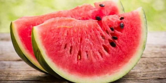 A melancia é uma fruta totalmente refrescante e deliciosa, e faz parte do cardápio de muitos adeptos a uma dieta saudável