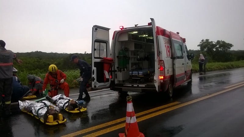 Acidente envolvendo três veículos deixa 19 pessoas feridas no Norte de Minas Gerais