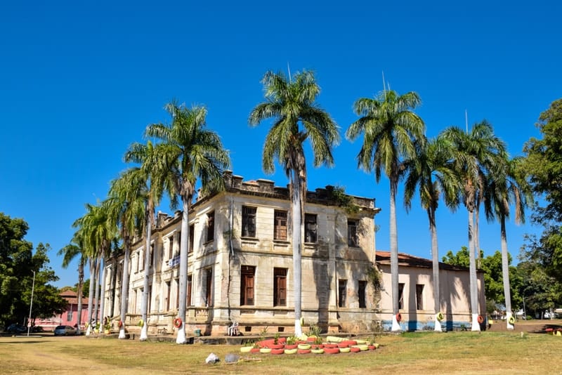 No local funciona também o Centro Educacional de Buritizeiro, da Fundação Caio Martins (Fucam)