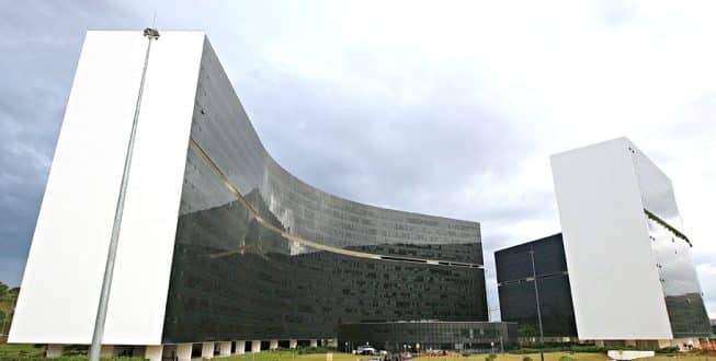 Os servidores do Estado receberam o décimo terceiro salário de 2017 em quatro parcelas