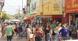 Comércio de Montes Claros começa a funcionar em horário especial para o compras no fim de ano