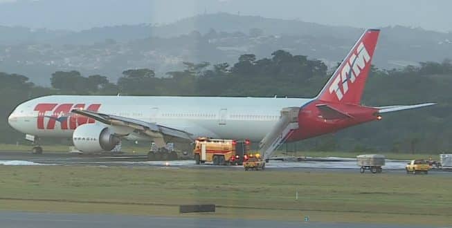 As rodas do boeing 777 foram danificadas no pouso de emergência e terão de ser trocadas