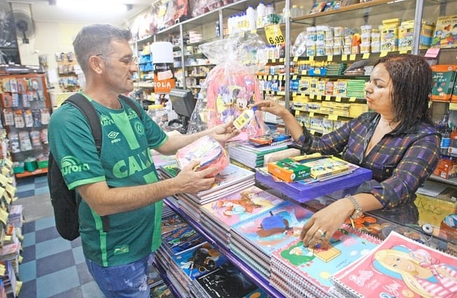 Antes de ir às compras, consumidor deve pesquisar para evitar surpresas com a variação de preços de um estabelecimento para o outro
