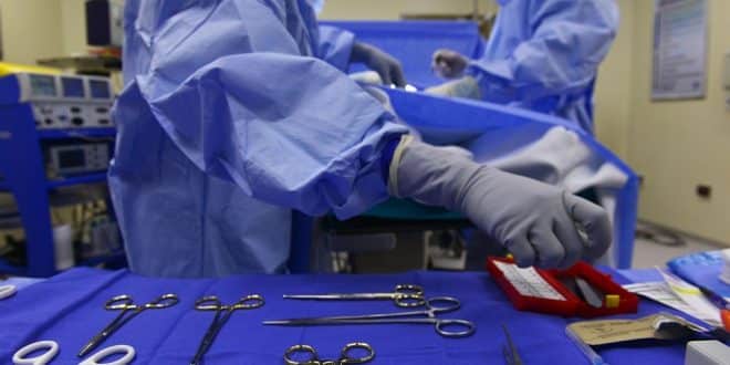 Nova pesquisa revela: os vídeos sobre cirurgia plástica do YouTube não estão dizendo a verdade!
