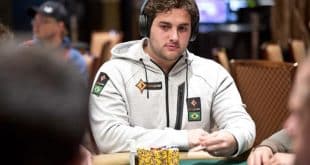 Foto por PokerNews/Divulgação “João Simão, um dos principais atletas mineiros”