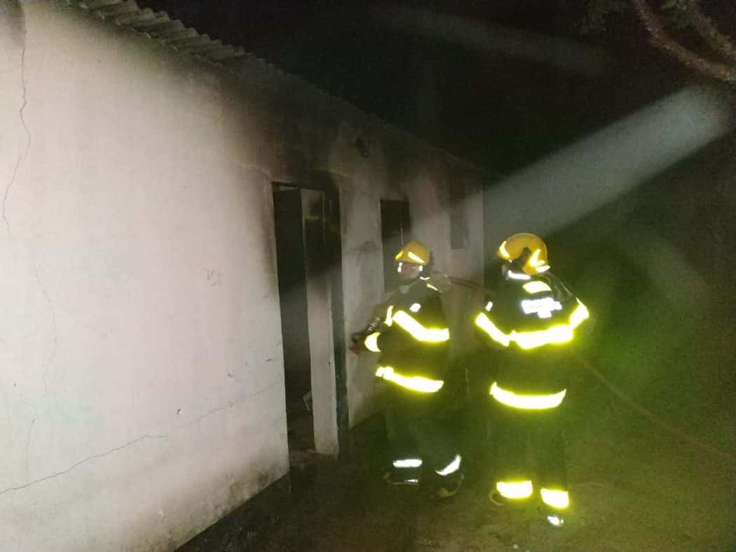 Montes Claros - Incêndio destrói móveis de uma casa no bairro Santo Amaro