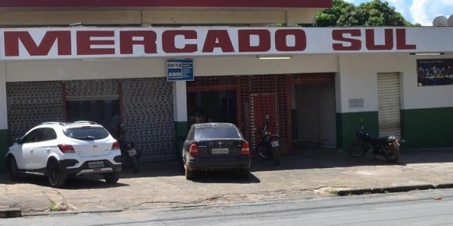Feirantes comemoram reforma do Mercado Sul em Montes Claros
