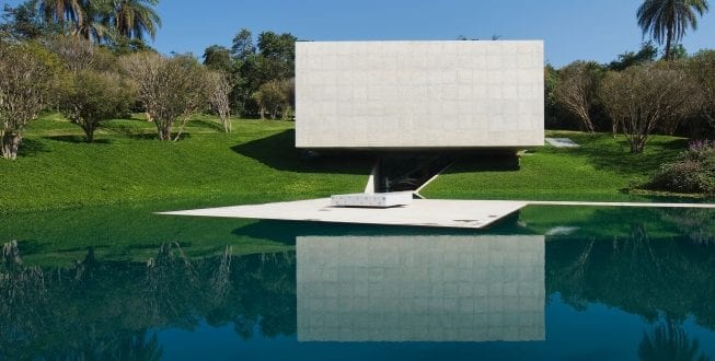 O Inhotim é conhecido internacionalmente por seu acervo de arte