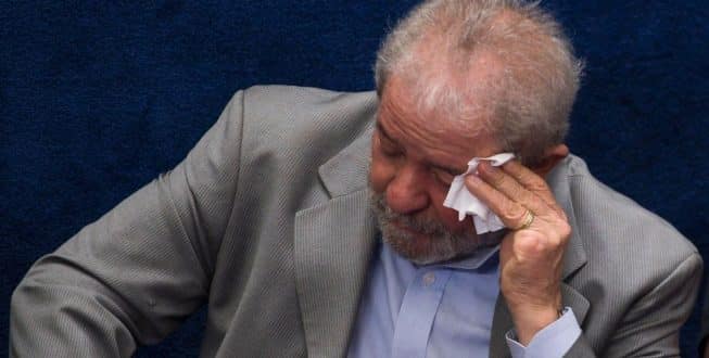 Na ditadura, quando esteve preso após liderar uma greve, Lula teve o direito de sair da prisão para ir ao velório de sua mãe, em 1980
