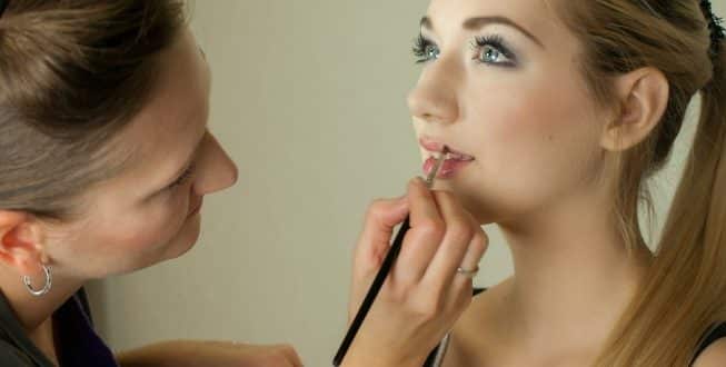 Os aprovados no curso de Maquiador devem se matricular na próxima quarta-feira (6)