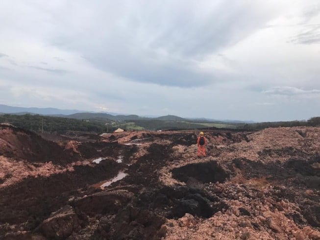 Buscas por desaparecidos foram reiniciadas na manhã deste sábado
