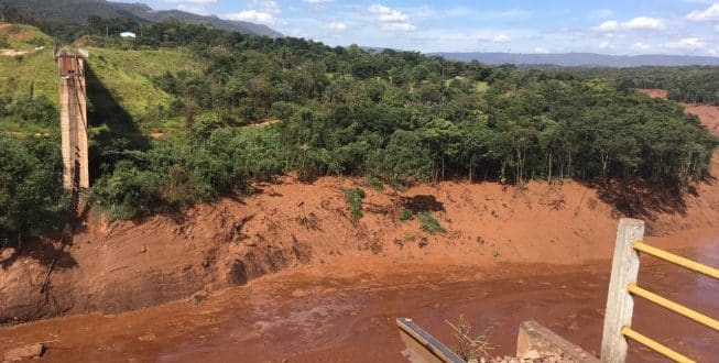 Os voluntários poderão atuar no entorno da região atingida pela lama