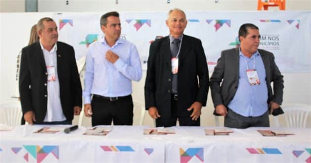 Norte de Minas - Presidente da AMM participa de reunião dos prefeitos do CIMAMS sobre início do ano letivo
