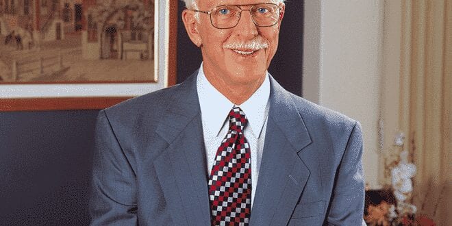 Norte-americano Richard Fisk abriu rede de ensino no fim dos anos 1950; antes, chegou a apresentar aulas na televisão