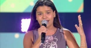 Emanuely Kamily, de 12 anos, no programa musical The Voice Kids da TV Globo