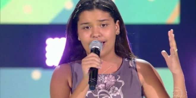 Emanuely Kamily, de 12 anos, no programa musical The Voice Kids da TV Globo